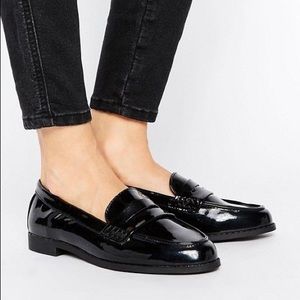 BLACK PATENT LEATHER LOAFERS